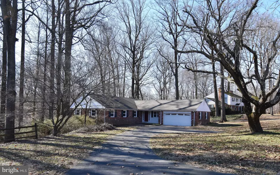 2 GALAXY DR, Newark, DE 19711