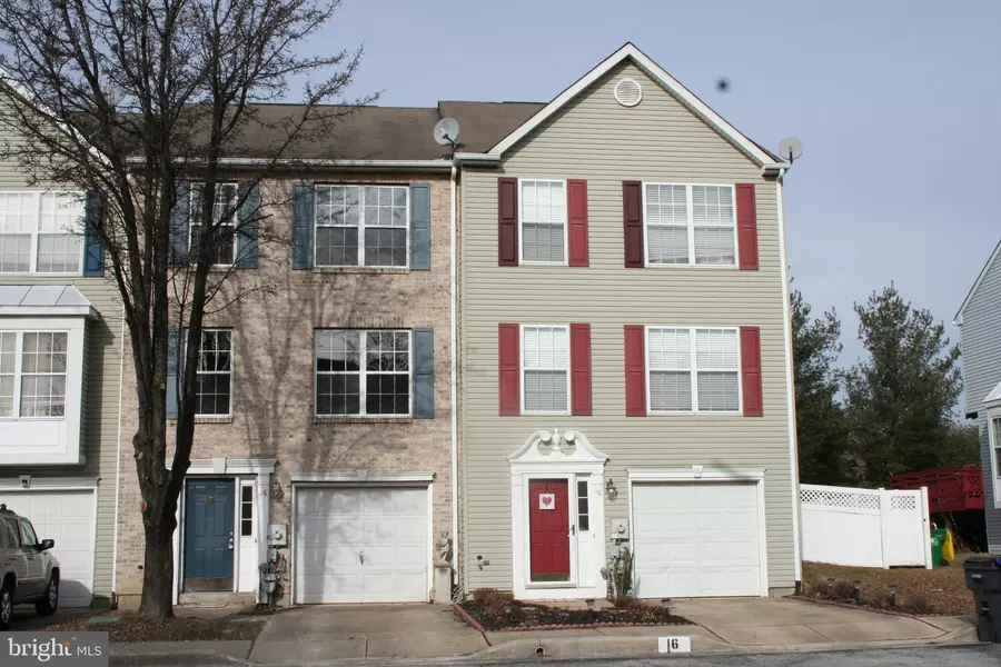 18 VERSAILLES CT, Newark, DE 19702