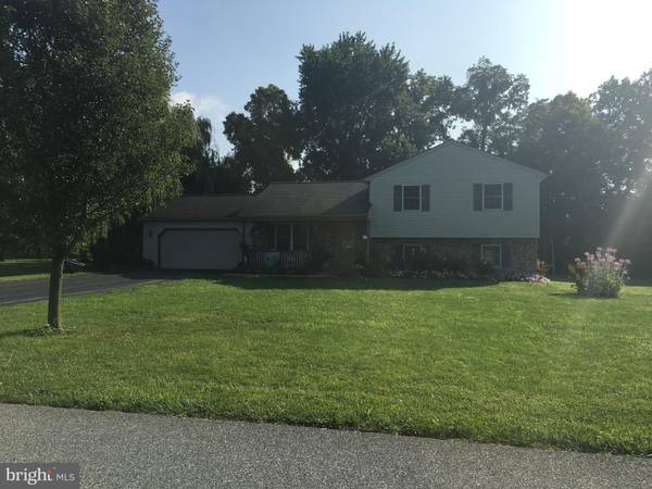 5 SPRING HILL LN, Elizabethtown, PA 17022