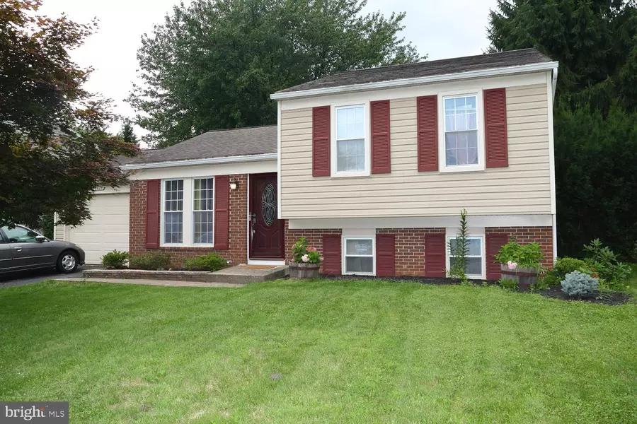 2824 PEBBLEBROOK DR, Lancaster, PA 17601