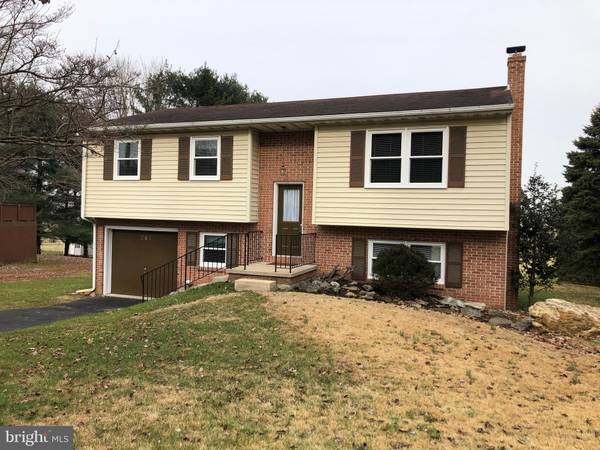 261 ORCHARD VIEW DR, Leola, PA 17540