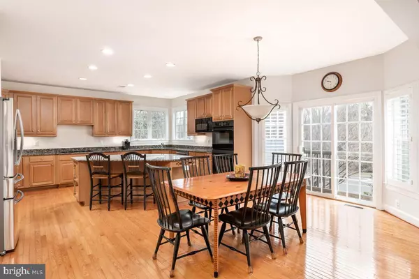 Vienna, VA 22181,2736 OAKTON PARK CT