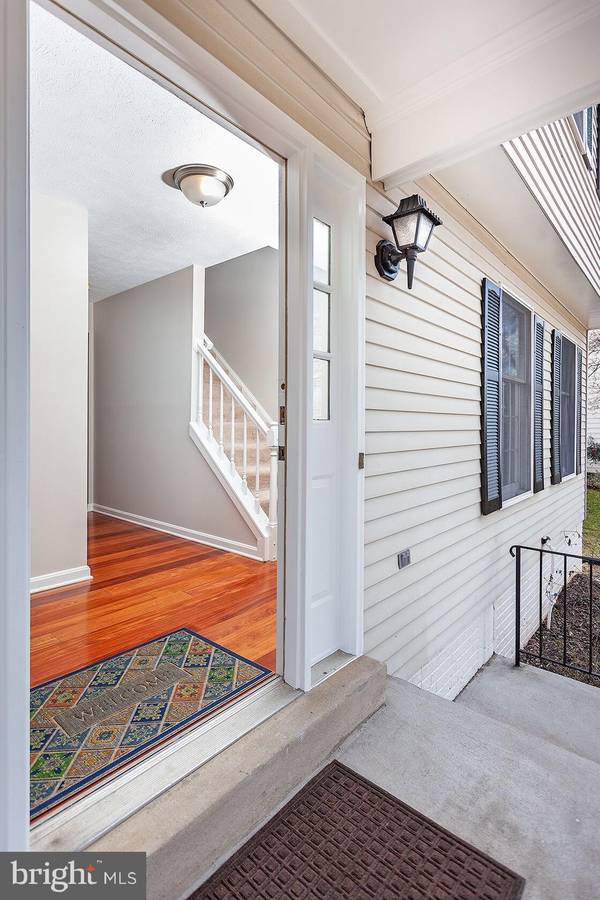 Herndon, VA 20170,907 BARKER HILL RD