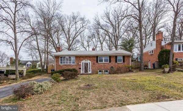 3915 CAMERON MILLS RD, Alexandria, VA 22305