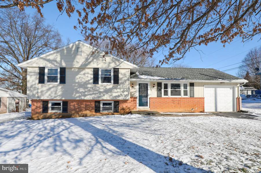 25 CIRCLE VIEW DR, Leola, PA 17540