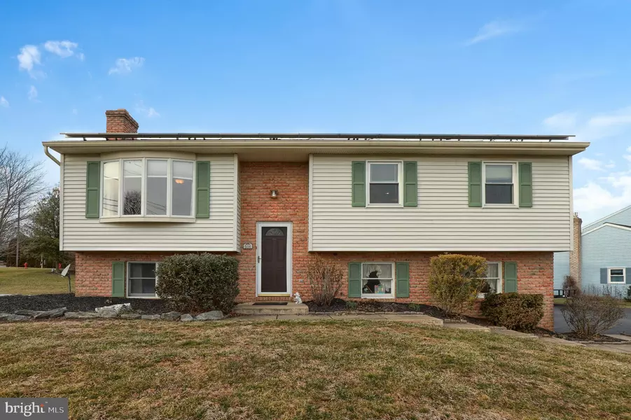 506 EDGEMONT DR, Willow Street, PA 17584