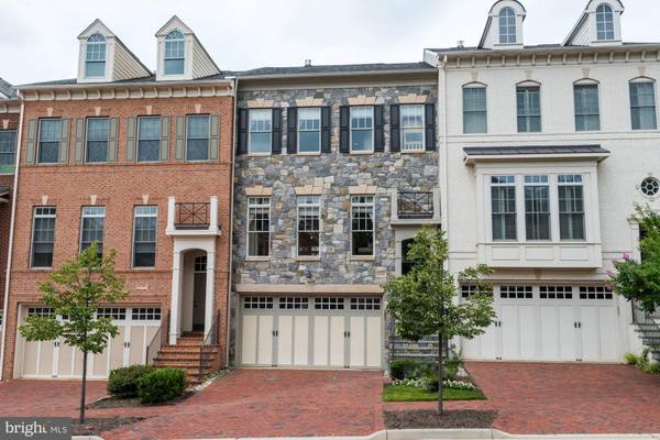 6784 STOCKWELL MANOR DR, Falls Church, VA 22043