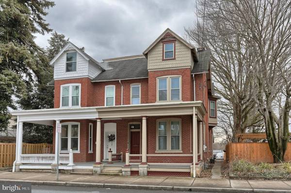 114 W HIGH ST, Elizabethtown, PA 17022