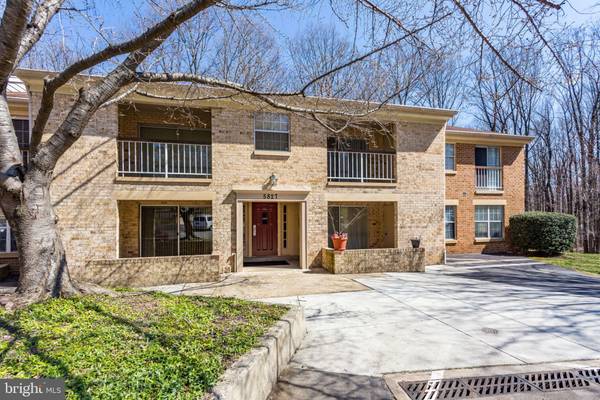 5827 COVE LANDING RD #201, Burke, VA 22015