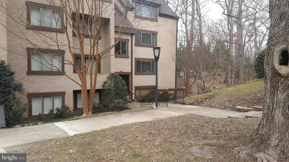 Reston, VA 20190,1656 PARKCREST CIR #100