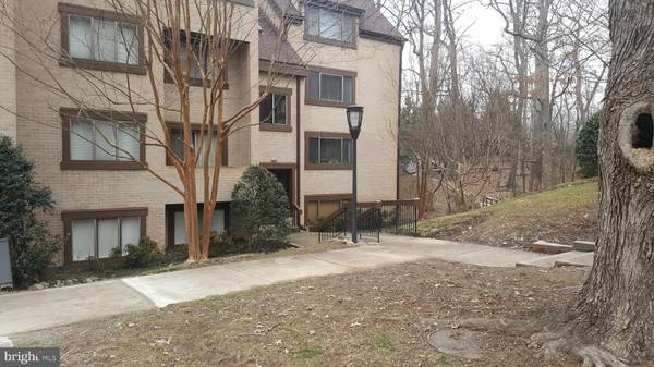 1656 PARKCREST CIR #100, Reston, VA 20190