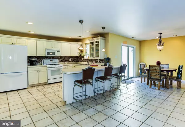1 ISAAC LN, Cherry Hill, NJ 08002