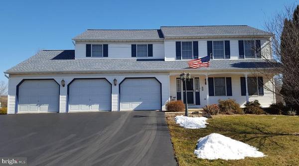 195 LAUREL DR, Mount Wolf, PA 17347