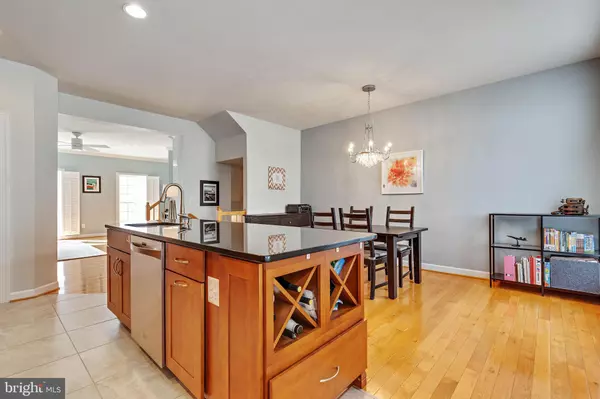 Alexandria, VA 22304,906 HARRISON CIR