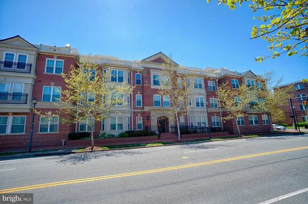 828 SLATERS LN #107, Alexandria, VA 22314