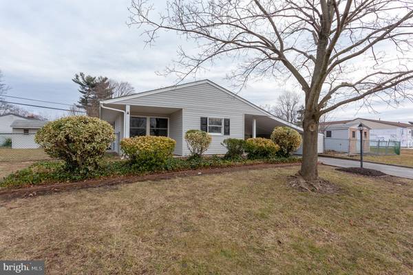 38 GRAYSTONE LN, Levittown, PA 19055