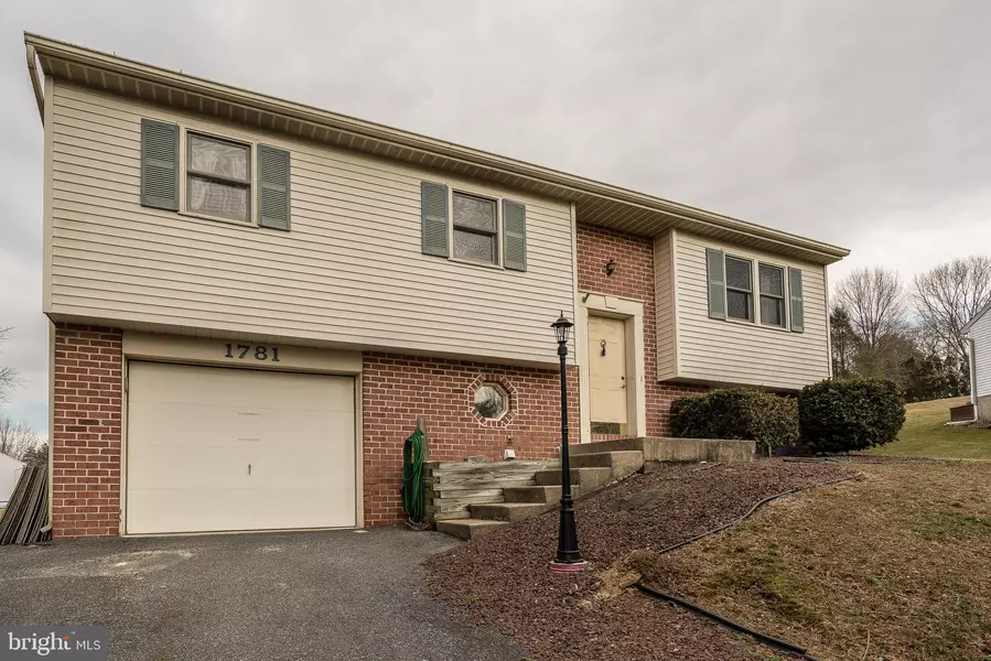 1781 SOUTHPORT DR, Lancaster, PA 17603