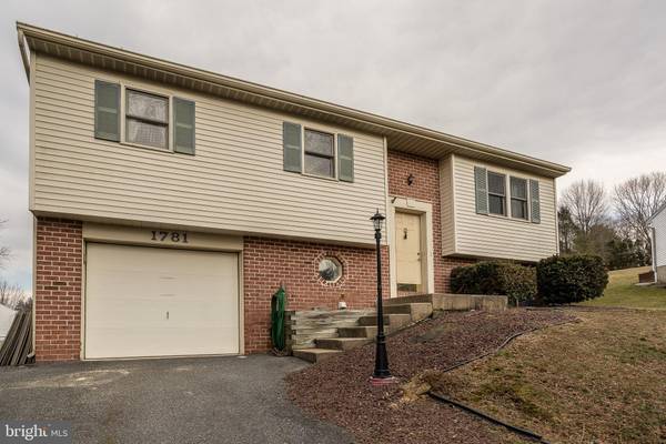 1781 SOUTHPORT DR, Lancaster, PA 17603