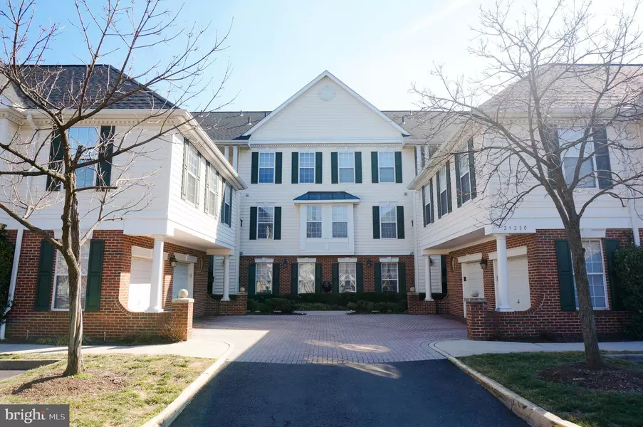 25230 POND VIEW SQ #103, Chantilly, VA 20152