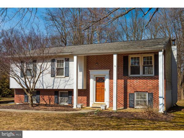 18 RALEIGH DR, Downingtown, PA 19335