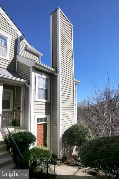 448 OVERLOOK DR, Occoquan, VA 22125