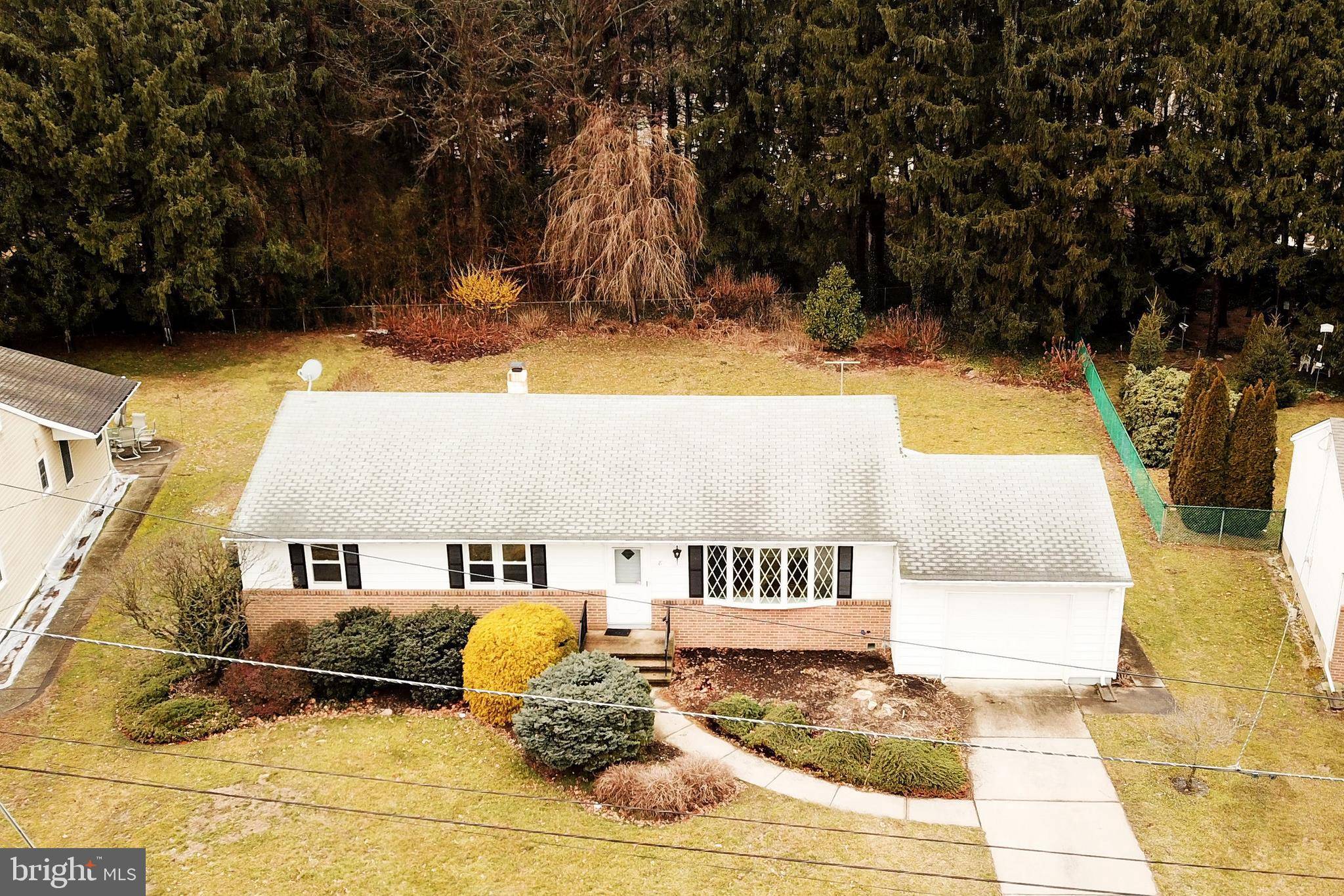 Hamilton, NJ 08620,8 SENF DR