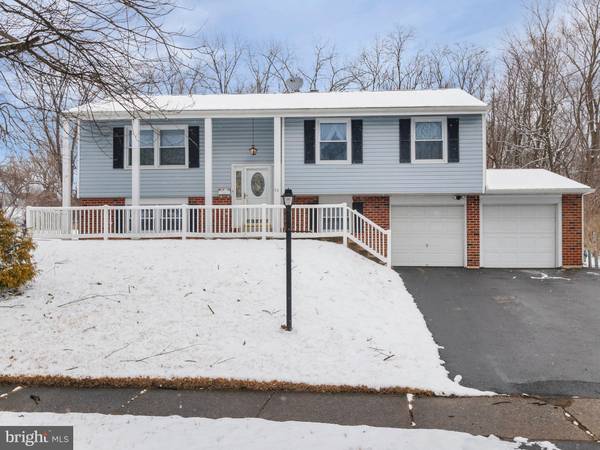 231 COLONIAL DR, Warminster, PA 18974