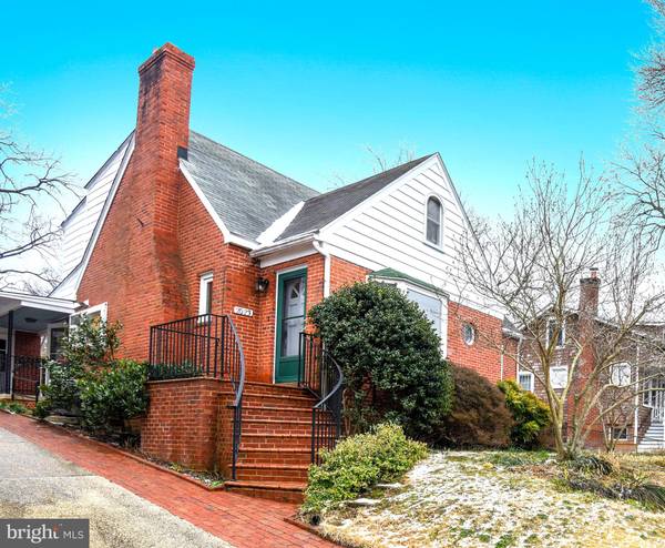 2023 N TAYLOR ST, Arlington, VA 22207