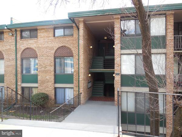 485 N ARMISTEAD ST #202, Alexandria, VA 22312