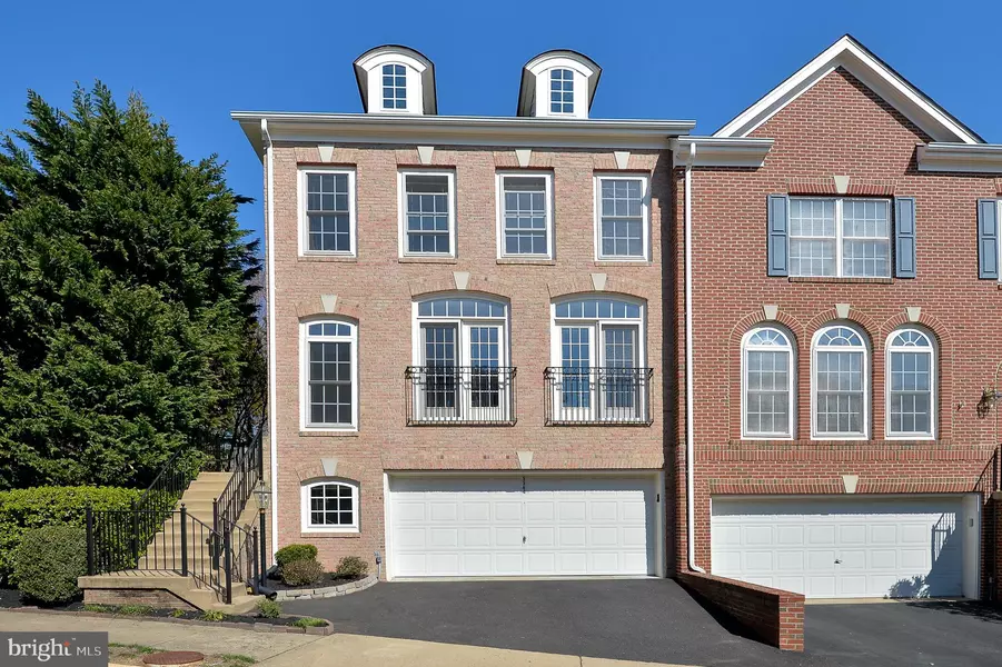 3364 WILTON CREST CT, Alexandria, VA 22310