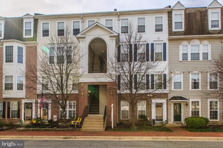 5064 DONOVAN DR #102, Alexandria, VA 22304