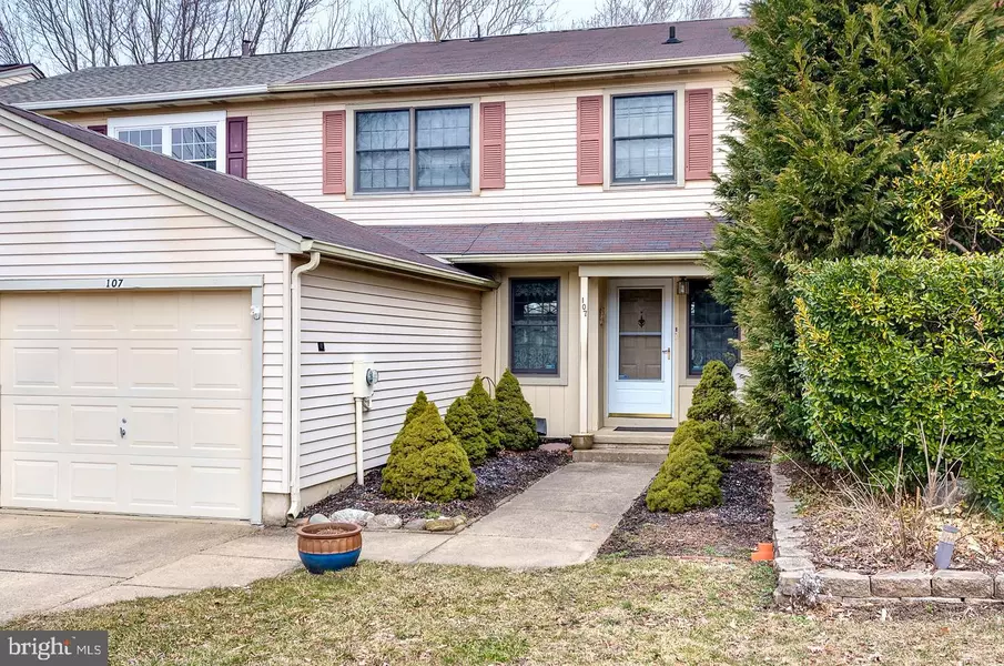 107 FARNWOOD RD, Mount Laurel, NJ 08054