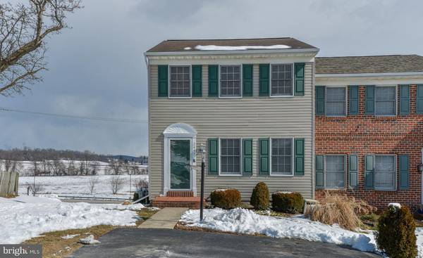 2445 WOODMONT DR, York, PA 17404