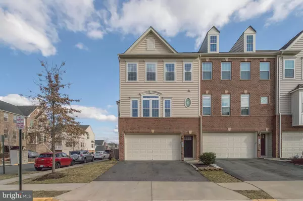 4463 BEDFORD COVE LN, Woodbridge, VA 22192