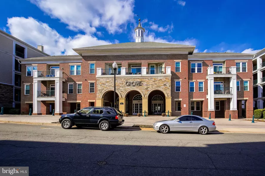 2321 25TH ST S #2-215, Arlington, VA 22206