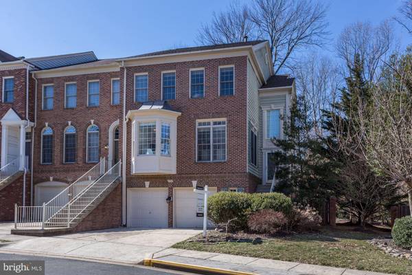 9588 LAGERSFIELD CIR, Vienna, VA 22181