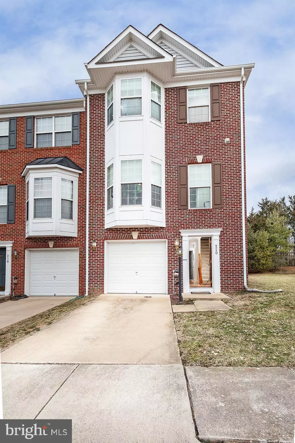 Leesburg, VA 20175,220 HAWKS VIEW SQ SE