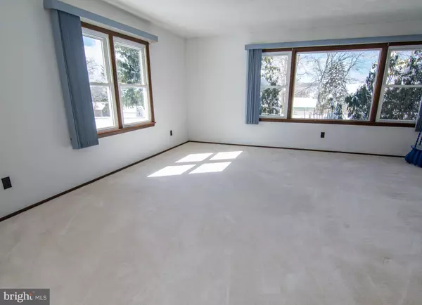 Oakland, MD 21550,108 KNOLL CREST HEIGHTS DR