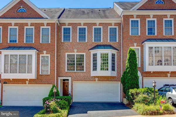 3401 GOVERNORS CREST CT, Alexandria, VA 22310