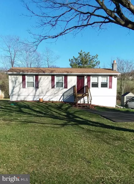 6285 VALLEY RD, Berkeley Springs, WV 25411