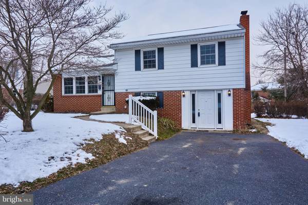 137 HENRY RD, Enola, PA 17025