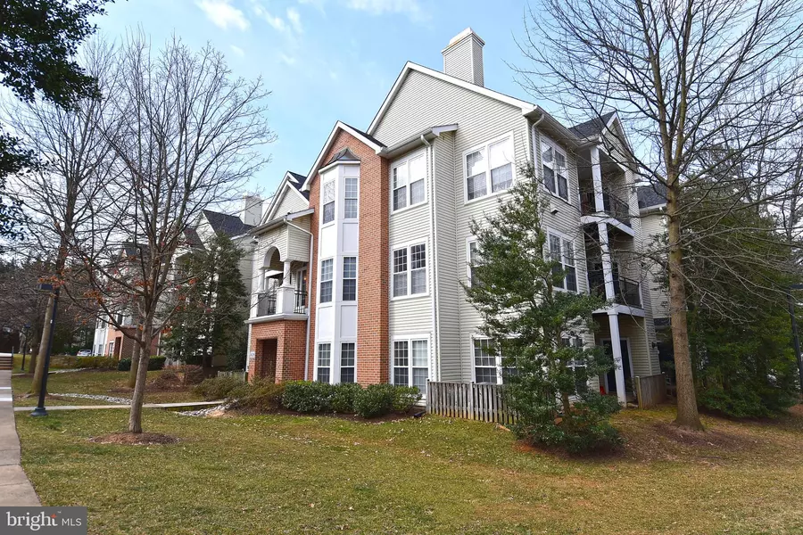 4129 FOUNTAINSIDE LN #302, Fairfax, VA 22030