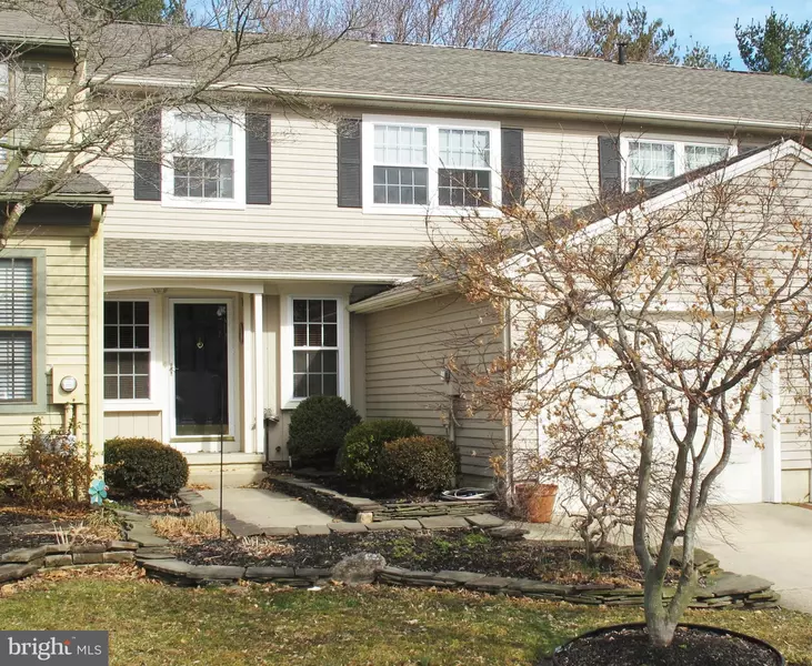 33 SOUTHGATE DR, Mount Laurel, NJ 08054