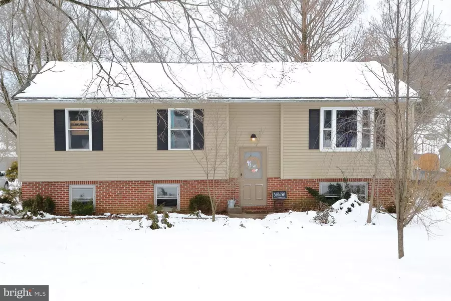 10 LEE DR, Quarryville, PA 17566