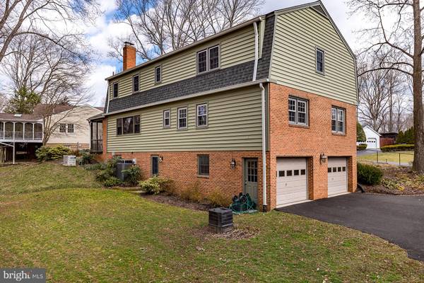 Vienna, VA 22182,1718 FOX RUN CT