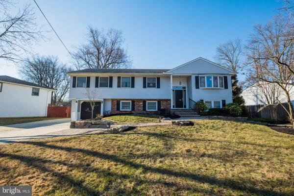 905 DELAND, Cherry Hill, NJ 08034