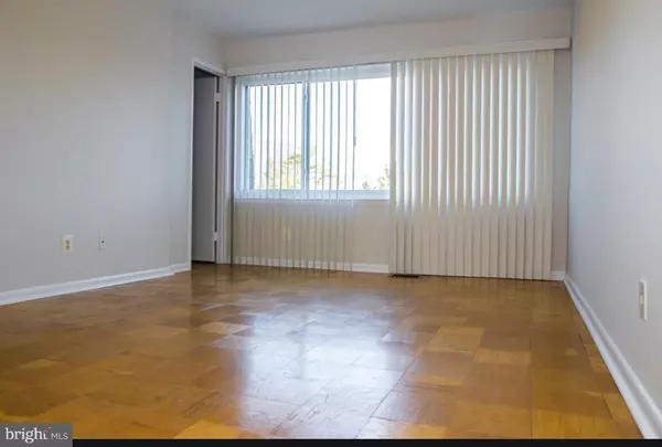 Gaithersburg, MD 20877,496 W DEER PARK RD #17-D