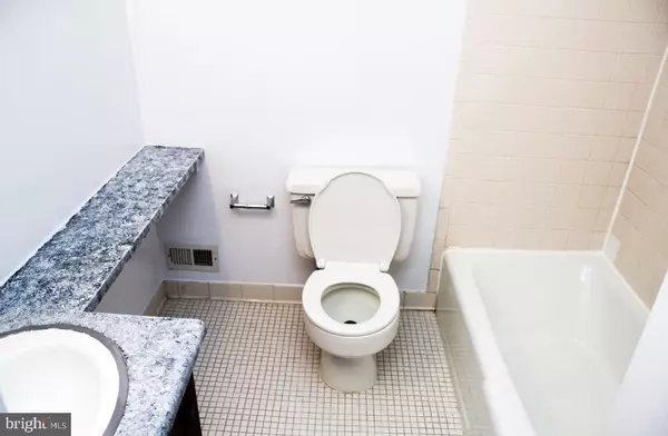 Gaithersburg, MD 20877,496 W DEER PARK RD #17-D