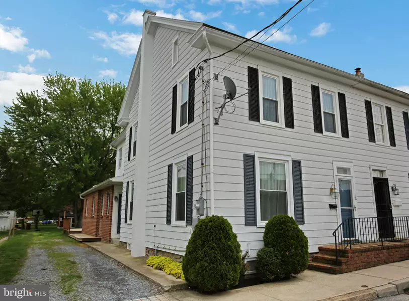 16 N CHESTNUT ST, Dillsburg, PA 17019