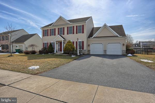 8 MANOR CIR, Palmyra, PA 17078